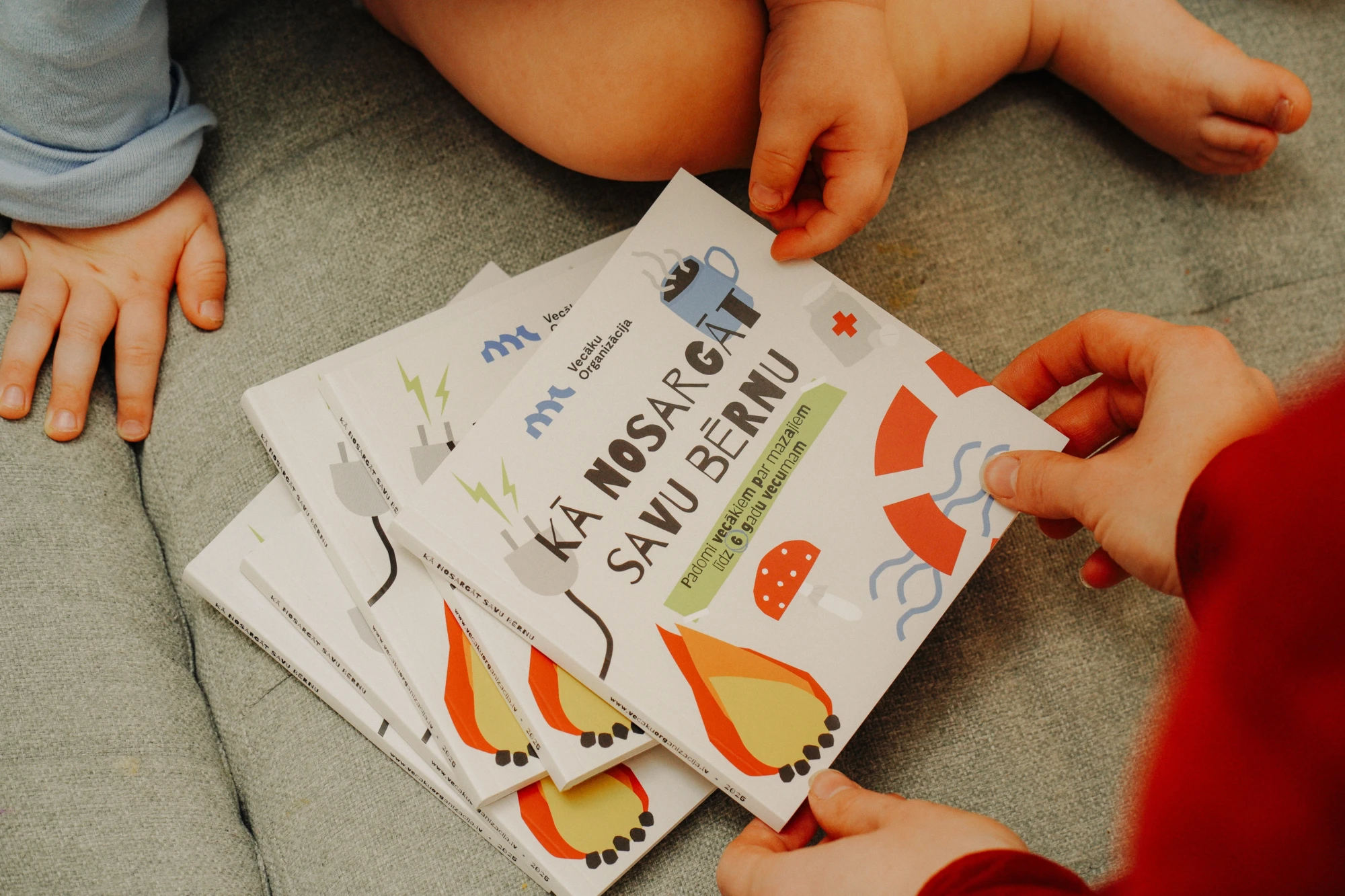 Izdots pilnveidots vecāku padomu ceļvedis bērnu drošībai – lai mazinātu bērnu traumatismu.