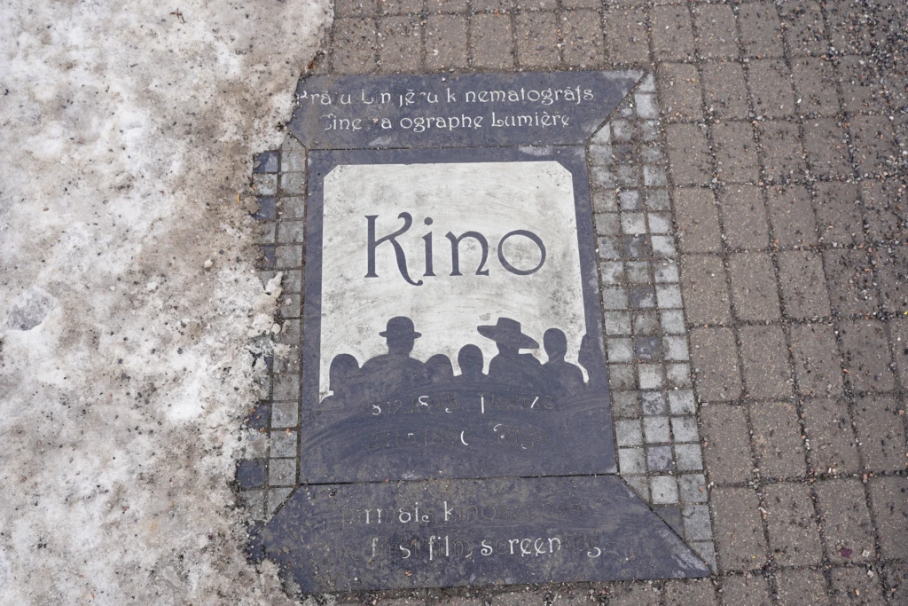 1896. gada 28. maijā — arī Rīgā notika pirmais kino seanss.