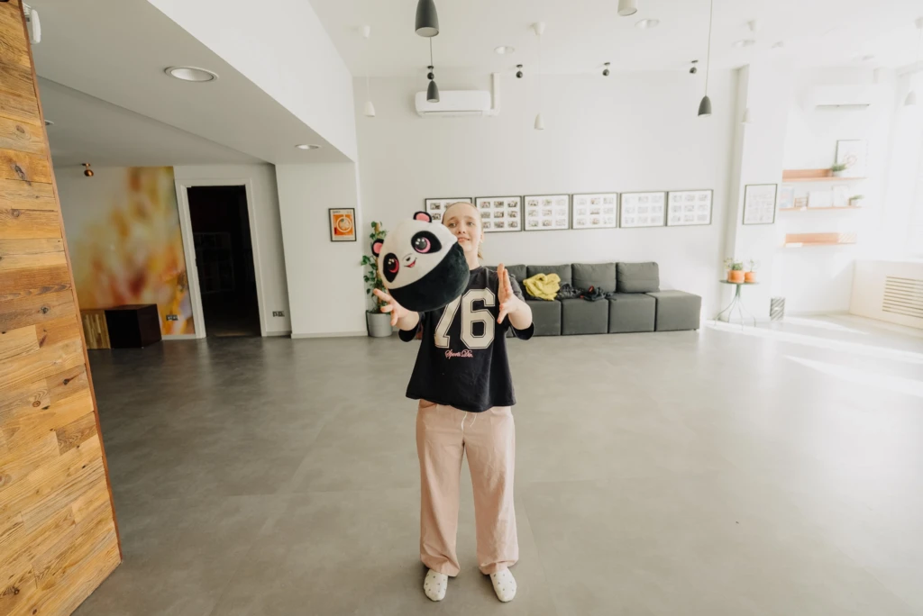 Bumbas ķeršana. Atgūstiet enerģiju ziemas sezonā! Fizioterapeits iesaka 3 vienkāršus vingrinājumus mājās visai ģimenei nervu sistēmas aktivizēšanai.