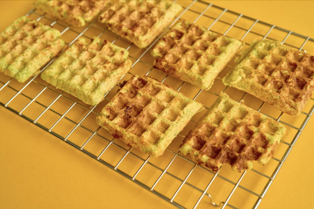 Brokoļu–biezpiena vafeles
