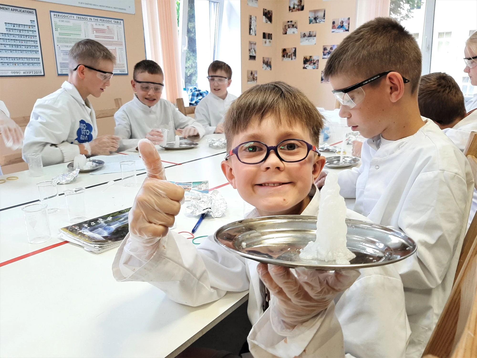 Piesakies "Laboratorium Zinātnes skolas" 14 budžeta vietām 5.-11. klasēm! Apgūsti fiziku, ķīmiju un elektroniku bez maksas! Pieteikšanās līdz 14. septembrim.